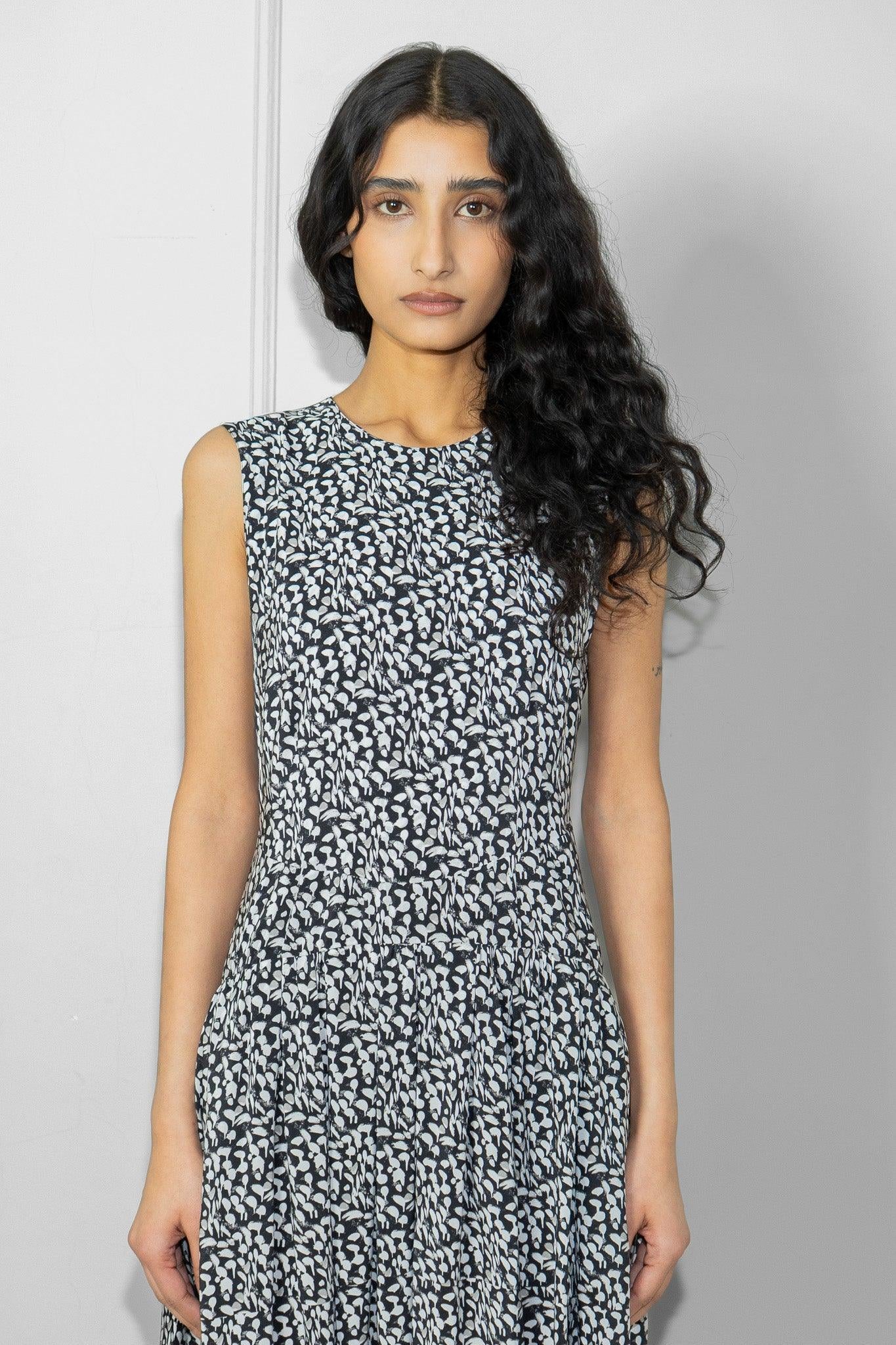 Sleeveless Silk dress with pockets