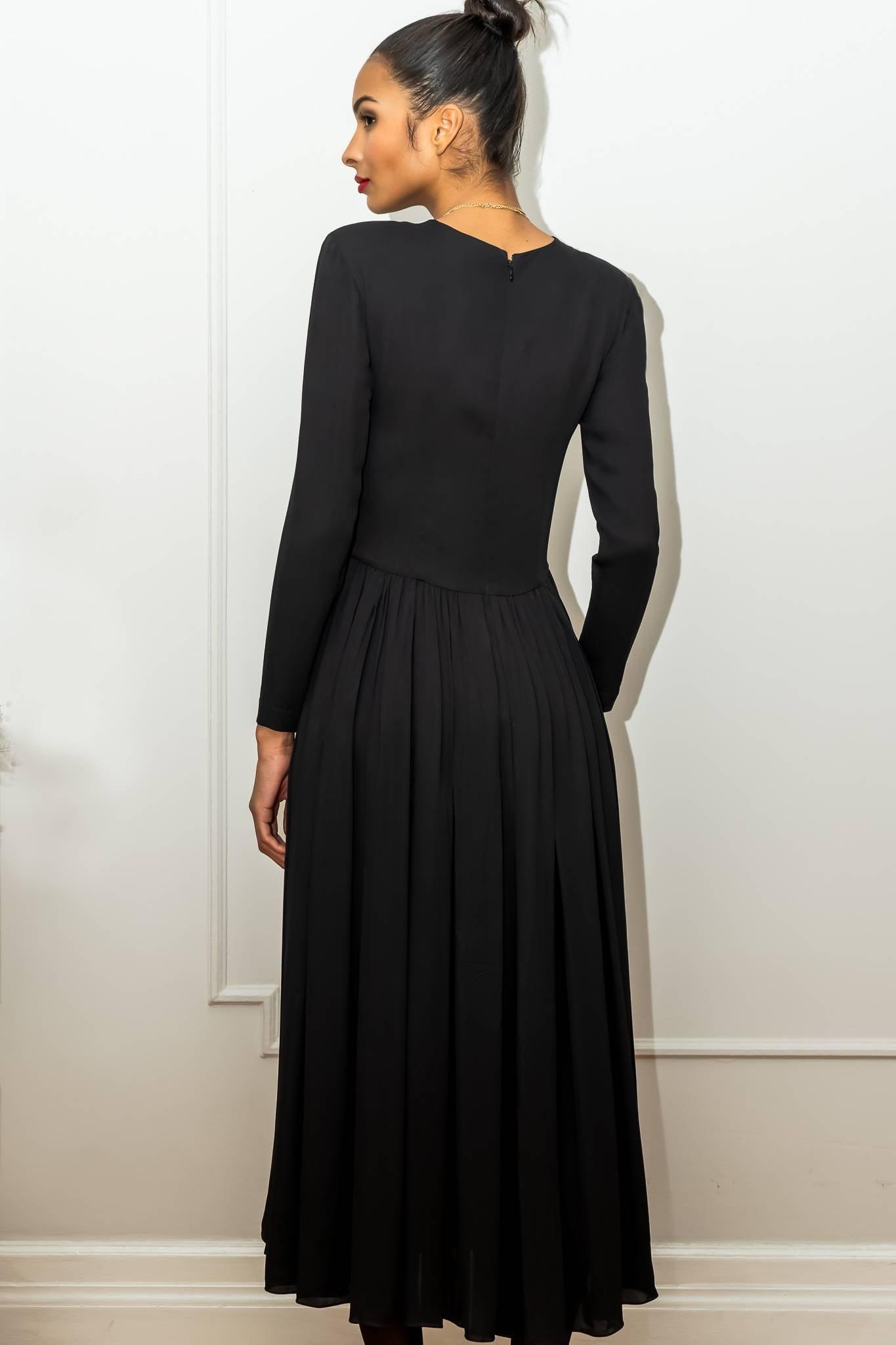 MODEL 18 - ORANE - BLACK DRESS - Room 502