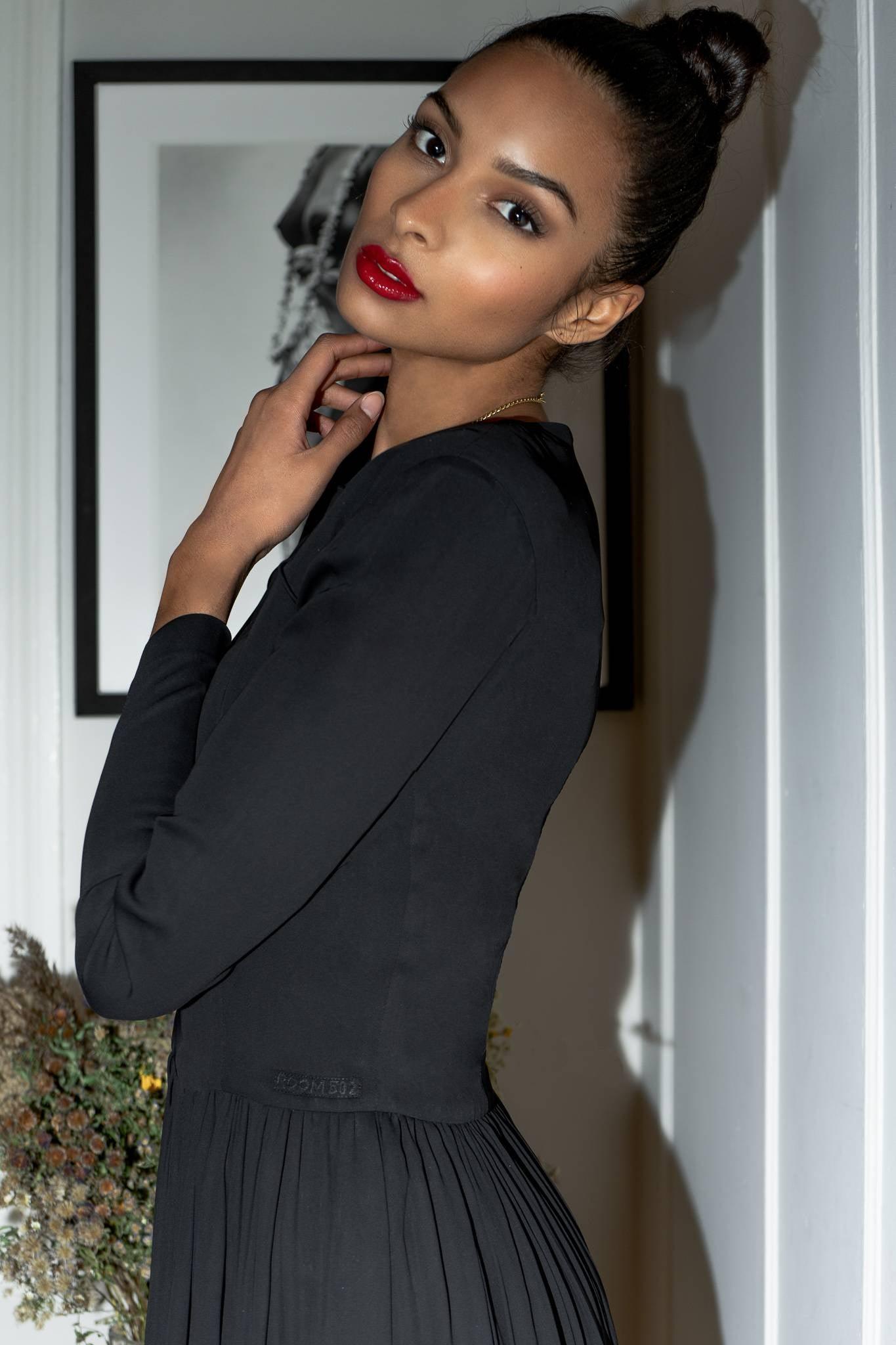 MODEL 18 - ORANE - BLACK DRESS - Room 502