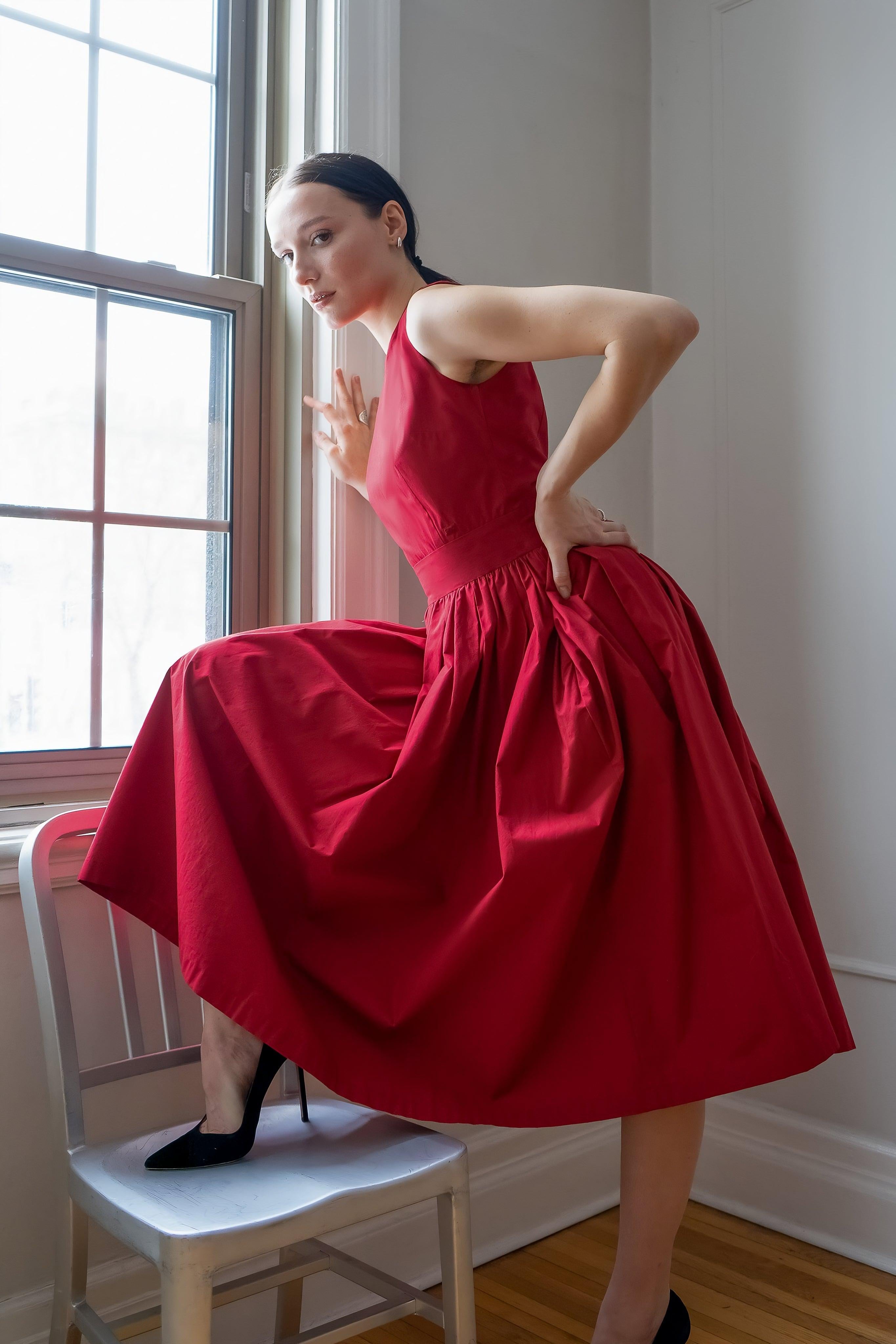 SLEEVELESS LUXURY DRESS - ANNA COTTON - RED - Room 502
