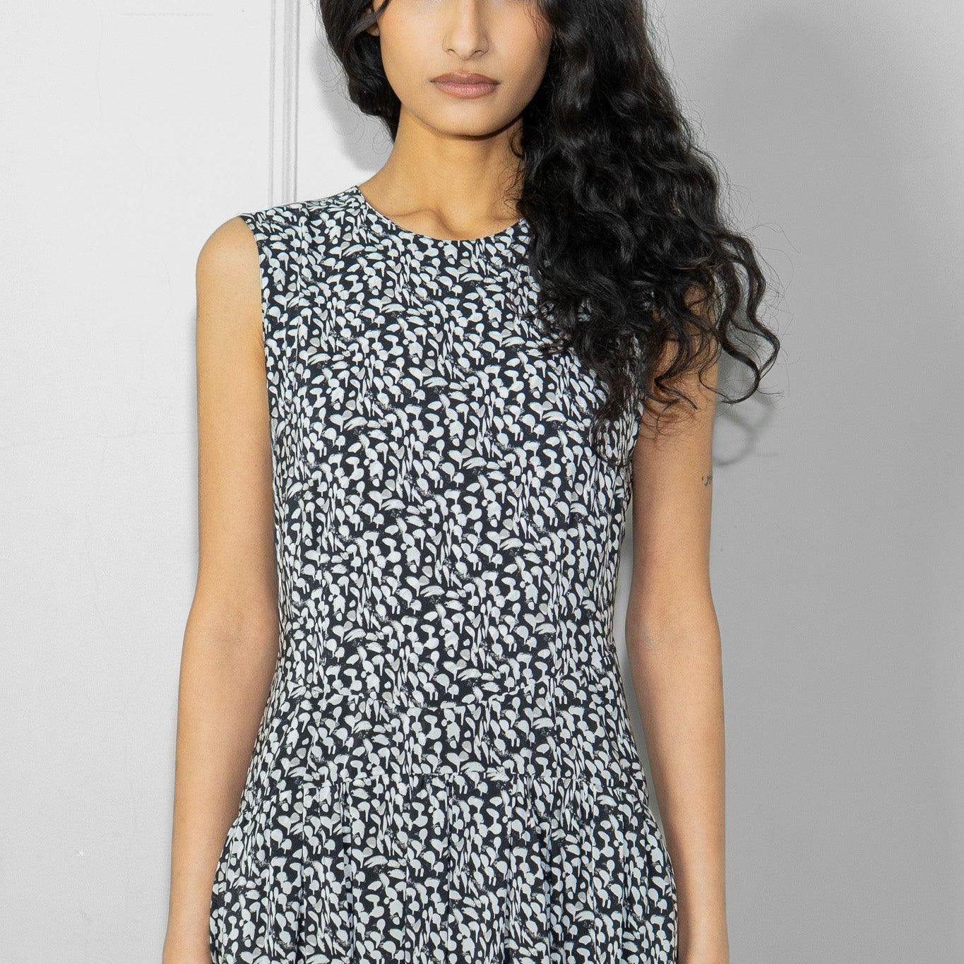 Sleeveless Silk dress with pockets 