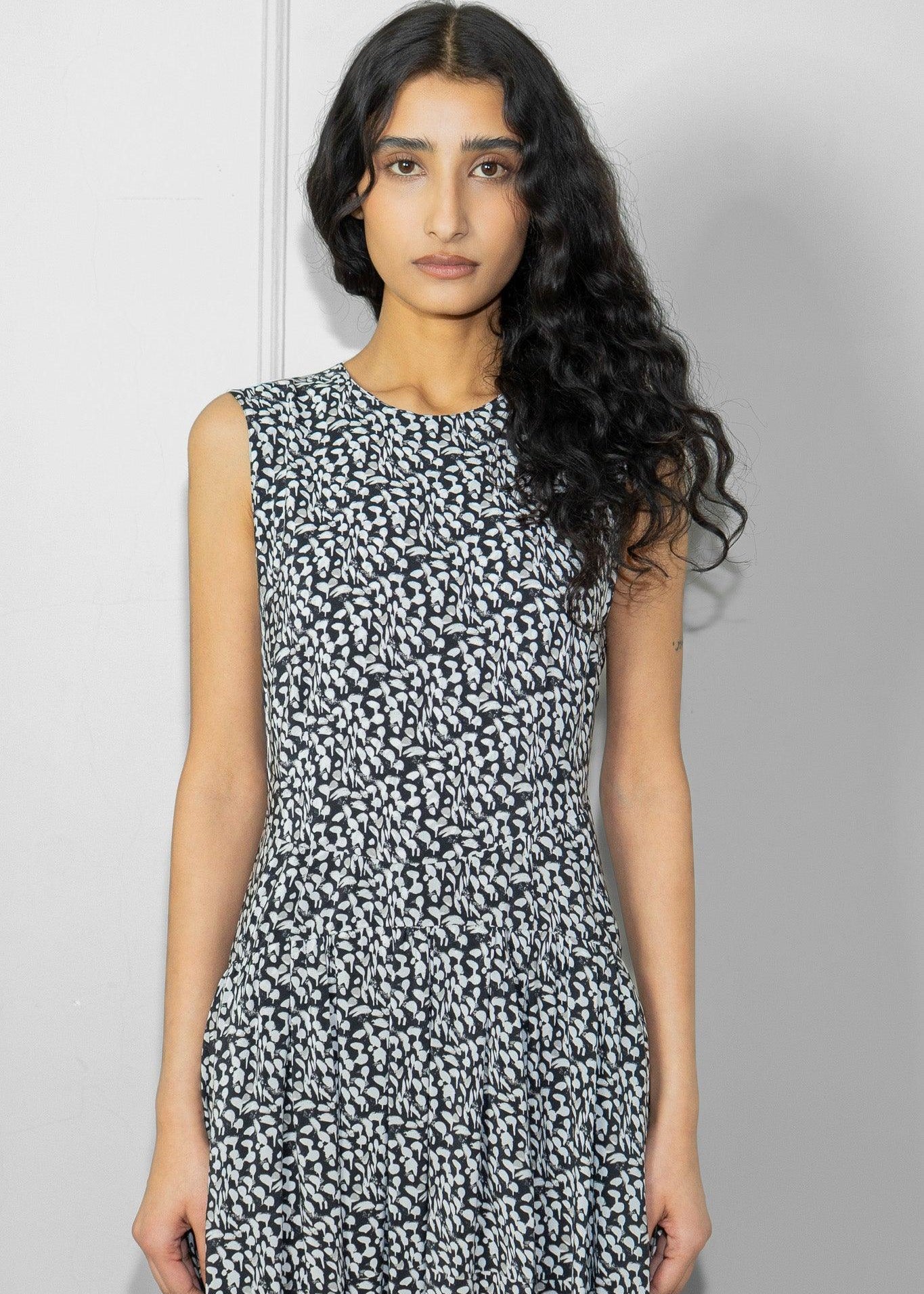 Sleeveless Silk dress with pockets 